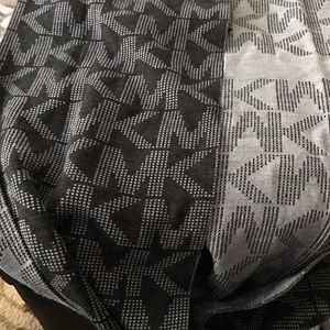 Michael Kors brand matching woman’s scarf/gloves!